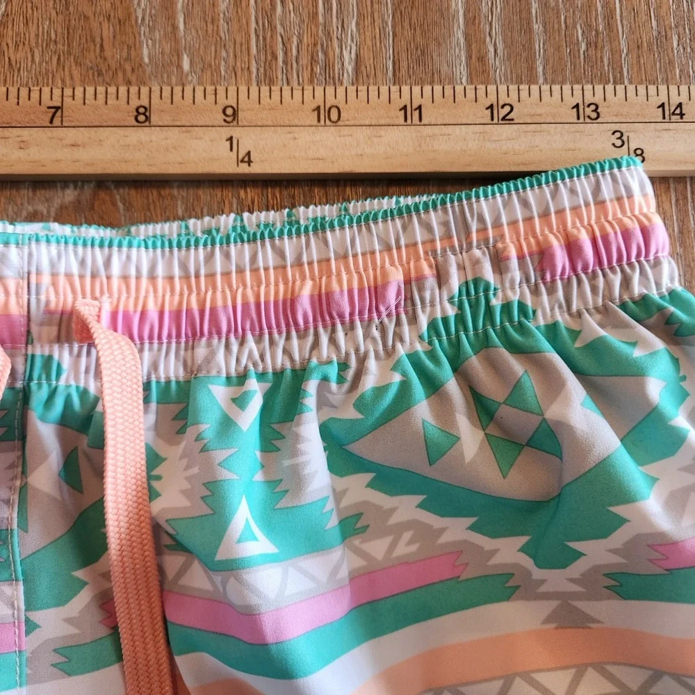 NWOT CHUBBIES Men’s‎ Size Small 5’5”Aztec Tribal Pastel Print Swim Shorts